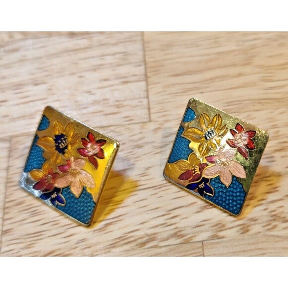 Vintage Metal Flower Floral Gold Diamond Shape Pierced Earrings Painted - Picture 1 of 4